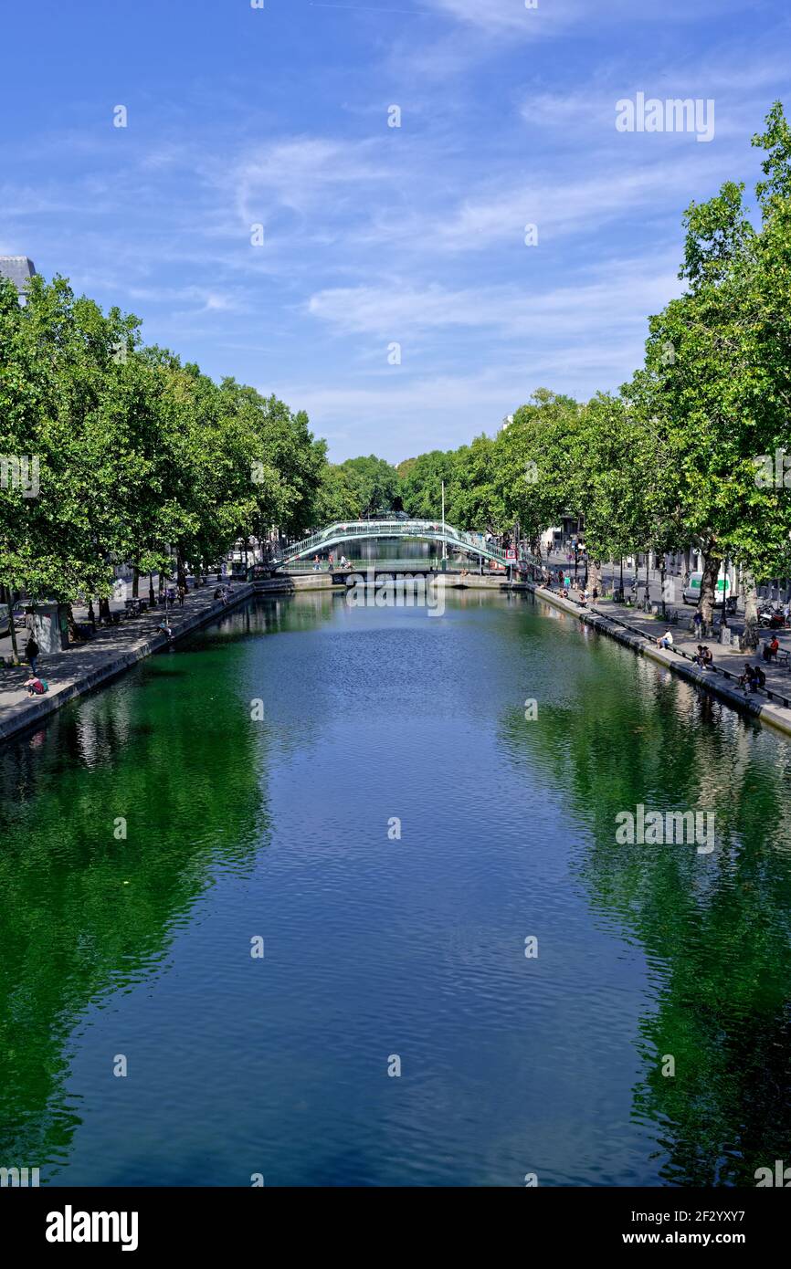 le-canal-saint-martin-paris-stock-photo-alamy