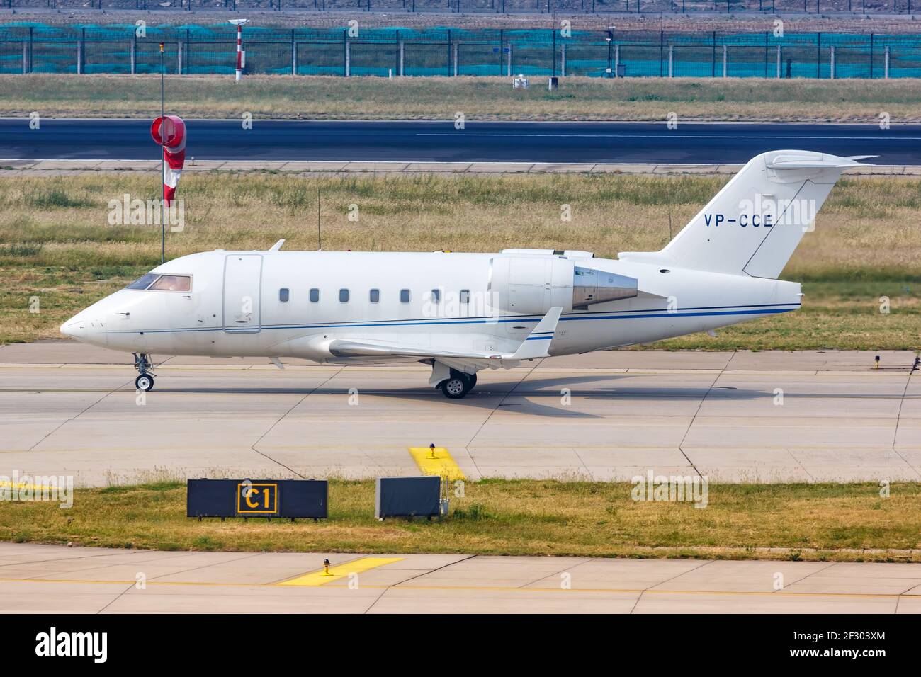 Bombardier cl 600 2b16 challenger 604 hires stock photography and