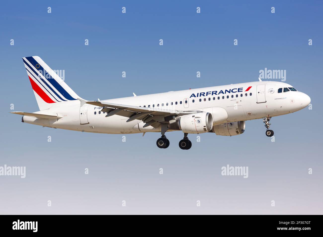 Air france a319 jet airliner hi-res stock photography and images