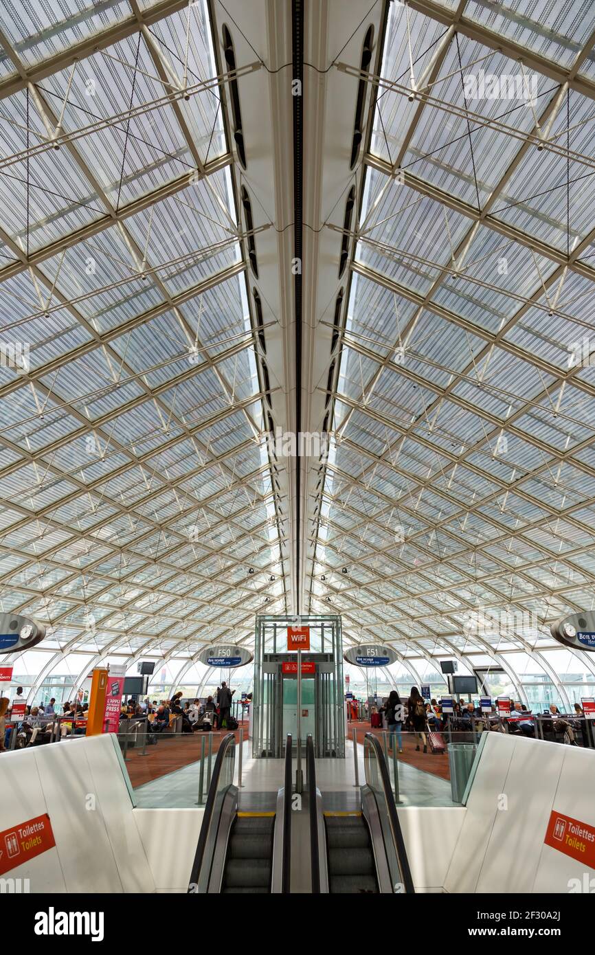 Paris cdg terminal 2f hires stock photography and images Alamy