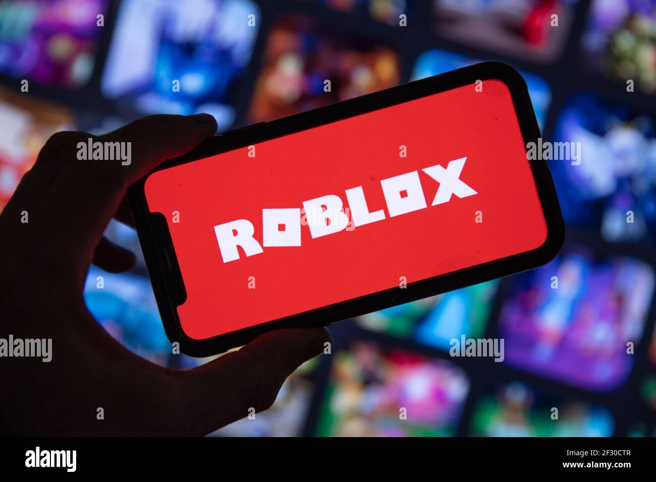 Playing roblox hi-res stock photography and images - Alamy