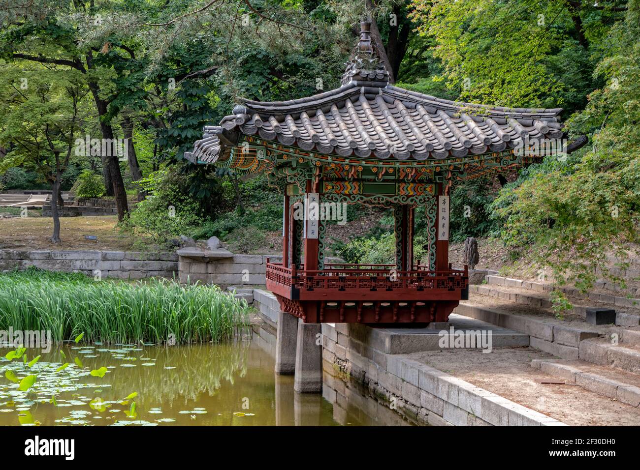 Seoul, South Korea. 30th May, 2017. Changdeokgung Palace Complex is located within a large park in Jongno-gu, Seoul, South Korea. Stock Photo