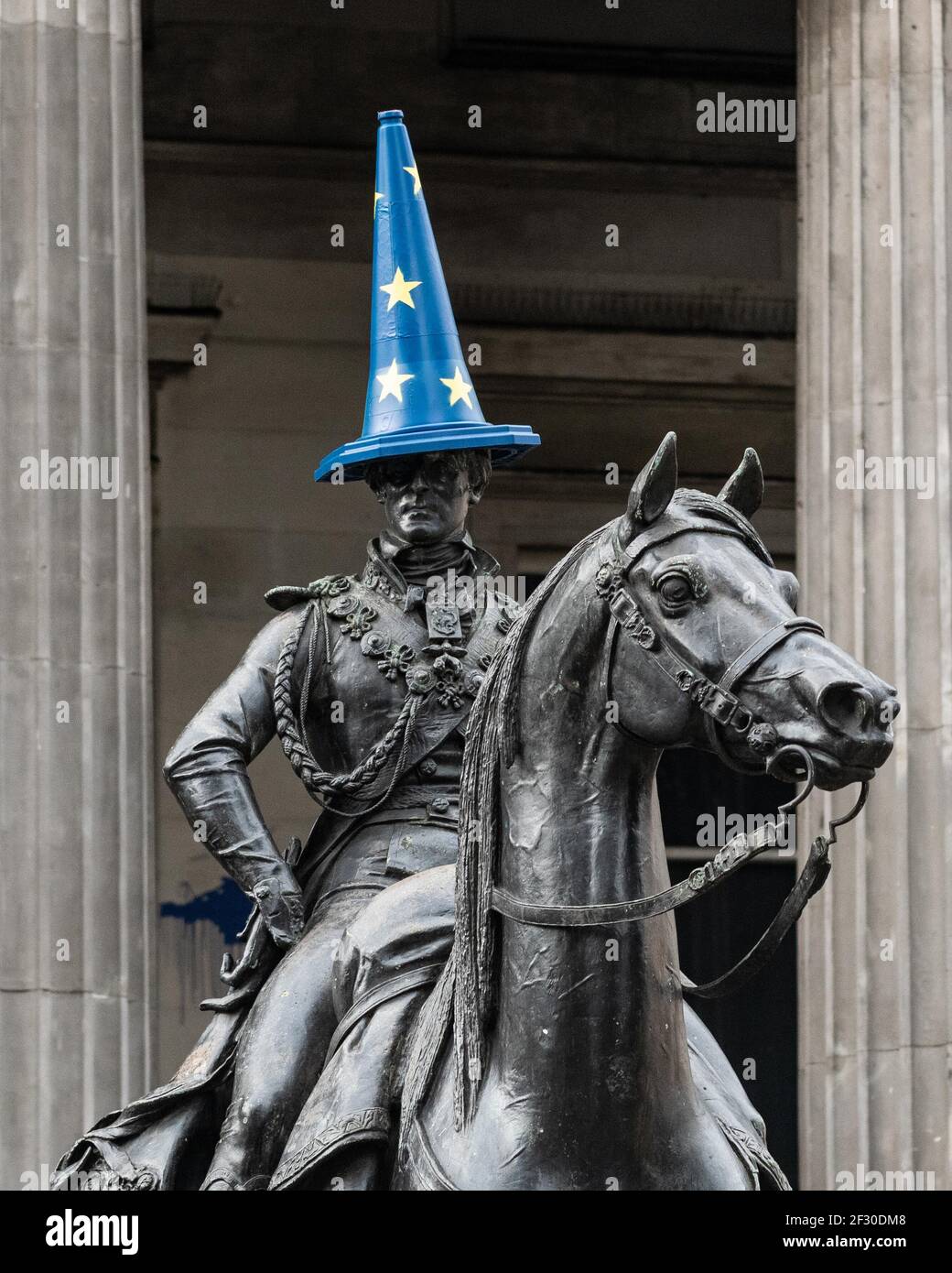 Brexit in Scotland - Duke of Wellington statue in Glasgow with brexit ...