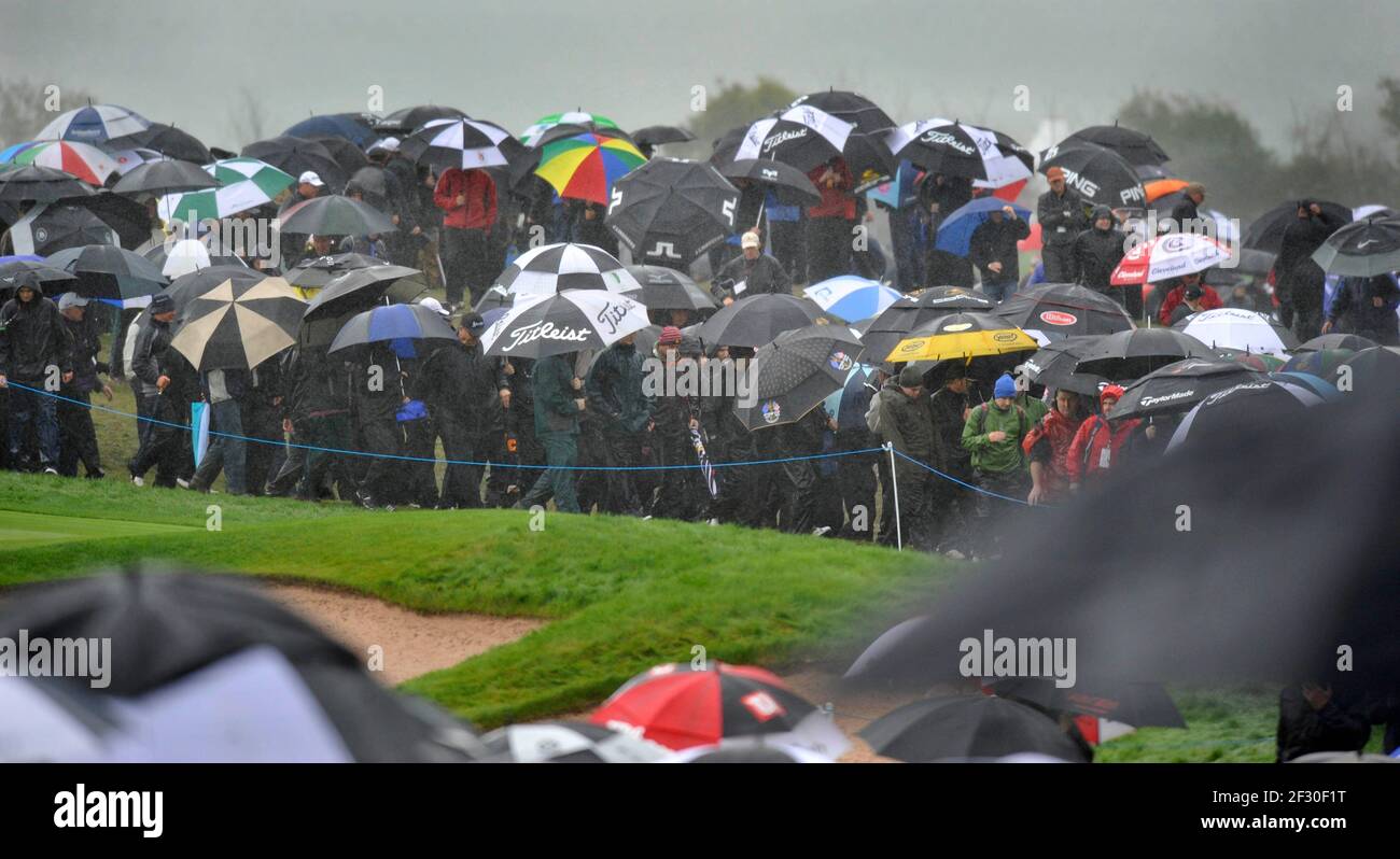 2010 38TH RYDER CUP AT CELTIC MANOR RESORT WALES. 1/109/2010, 1st DAY . PLAY OFF FOR THE RAIN. PICTURE DAVID ASHDOWN Stock Photo