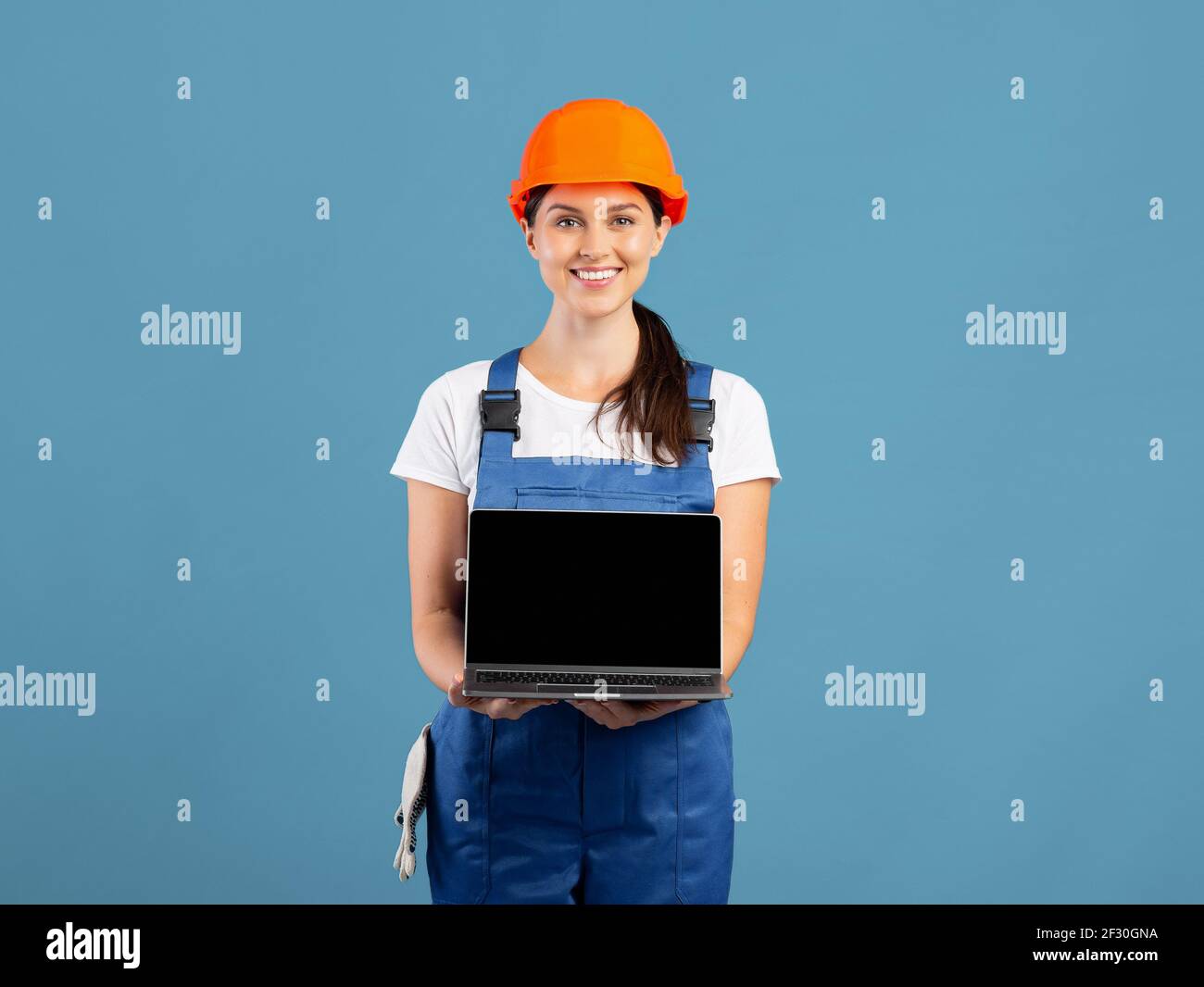 Construction black woman helmet hi-res stock photography and images - Alamy