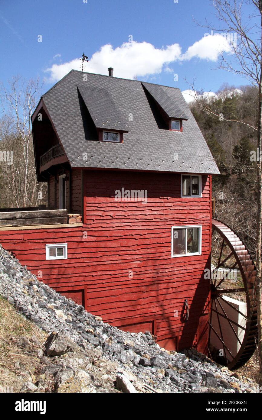 Shenandoah Valley, VA, USA. The impressive Moffatts Creek Roller Mill, with a 25 ft diameter steel wheel. Stock Photo