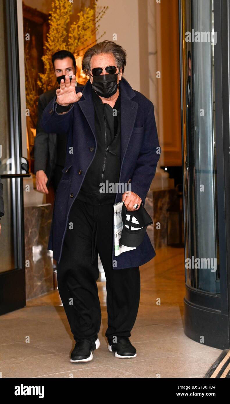 Milan Italy 14th Mar 2021 Milan Al Pacino In The Cast Of The Film House Of Gucci Besieged By Fans In Front Of Palazzo Parigi Hotel In The Photo Al Pacino Credit