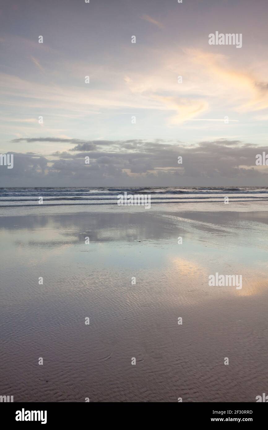 Seascape with clouds hi-res stock photography and images - Alamy