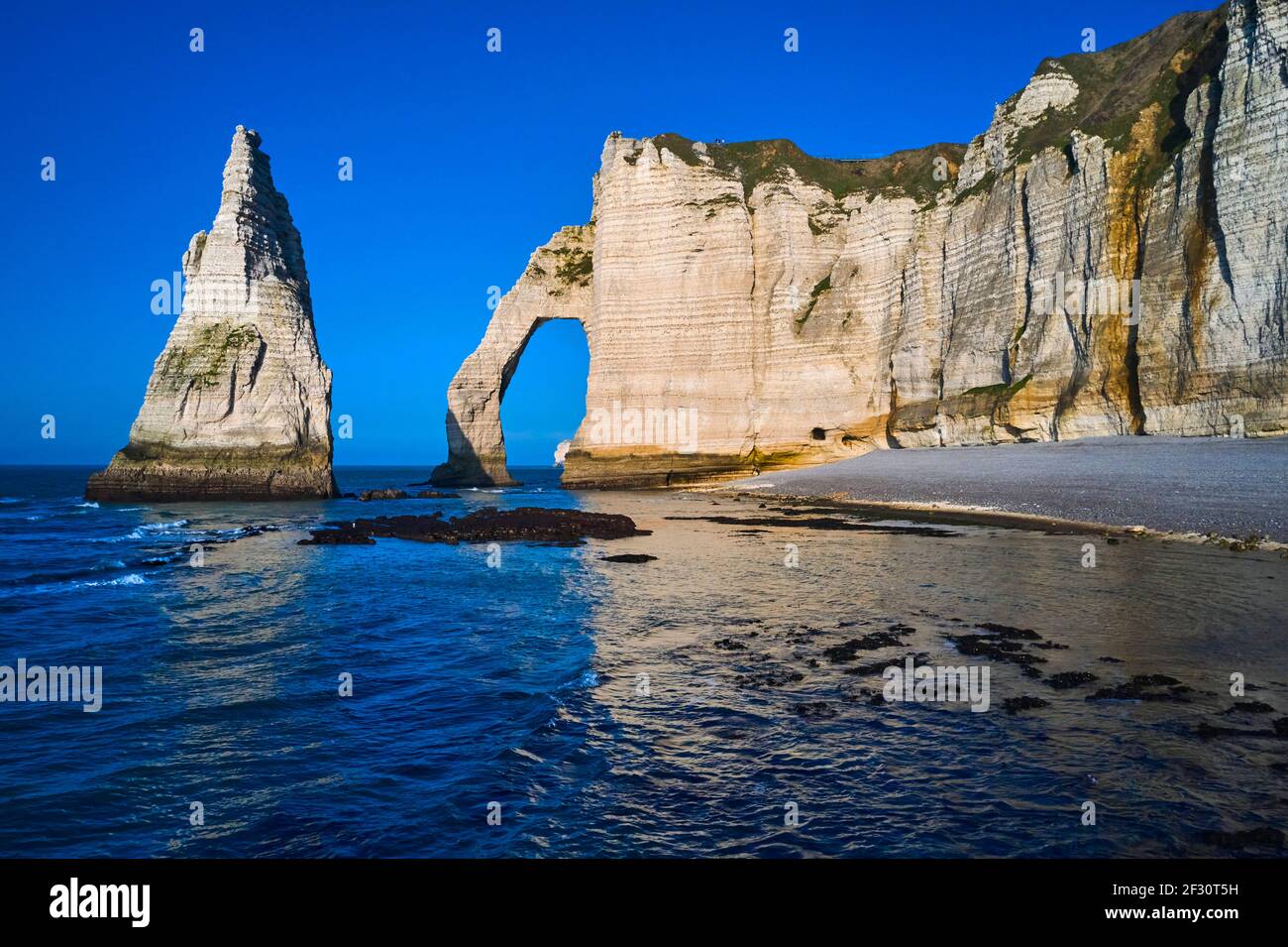 Arche etretat hi-res stock photography and images - Alamy
