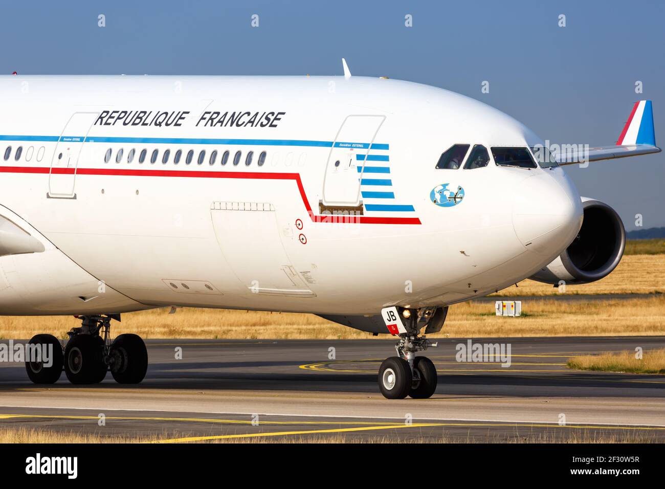 A340 200 hi-res stock photography and images - Alamy