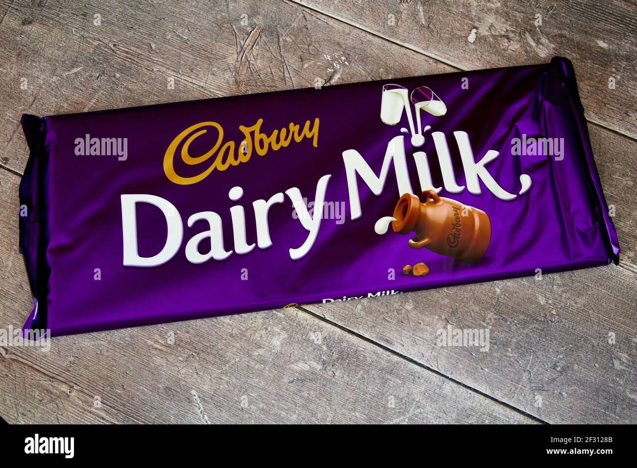 Cadbury Dairy Milk Chocolate Gift Bar 850g Stock Photo