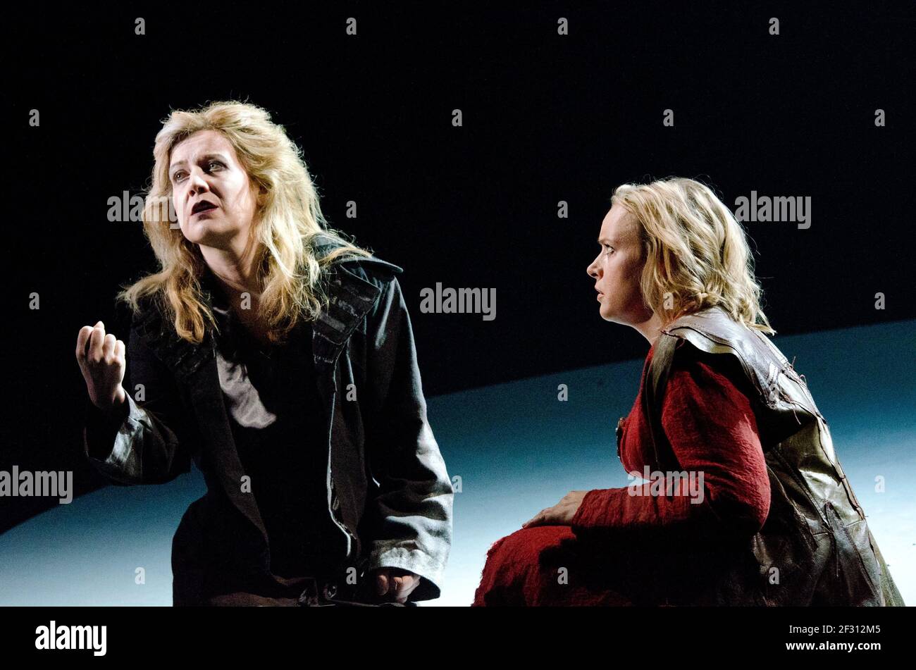 l-r: Alison Kettlewell (Waltraute), Rachel Nicholls (Brunnhilde) in GOTTERDAMMERUNG by Wagner at Longborough Festival Opera, Gloucestershire, England  17/07/2012 conductor: Anthony Negus  design: Kjell Torriset  lighting: Ben Ormerod  director: Alan Privett Stock Photo