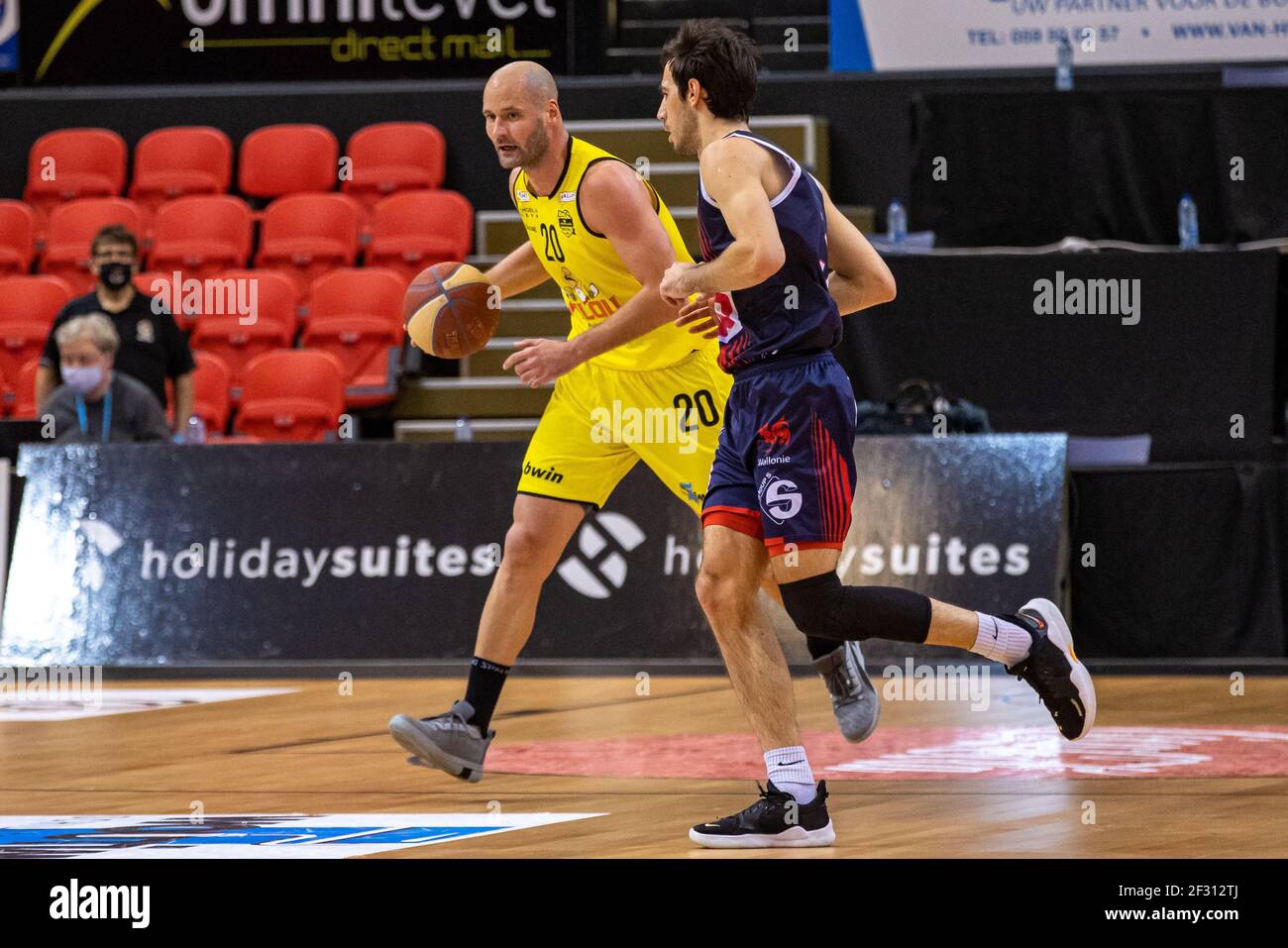 Oostende's Dusan Djordjevic and Liege's Lovre Basic fight for the ball  during the basketball match between BC Oostende and Liege Basket, Sunday 14  Mar Stock Photo - Alamy