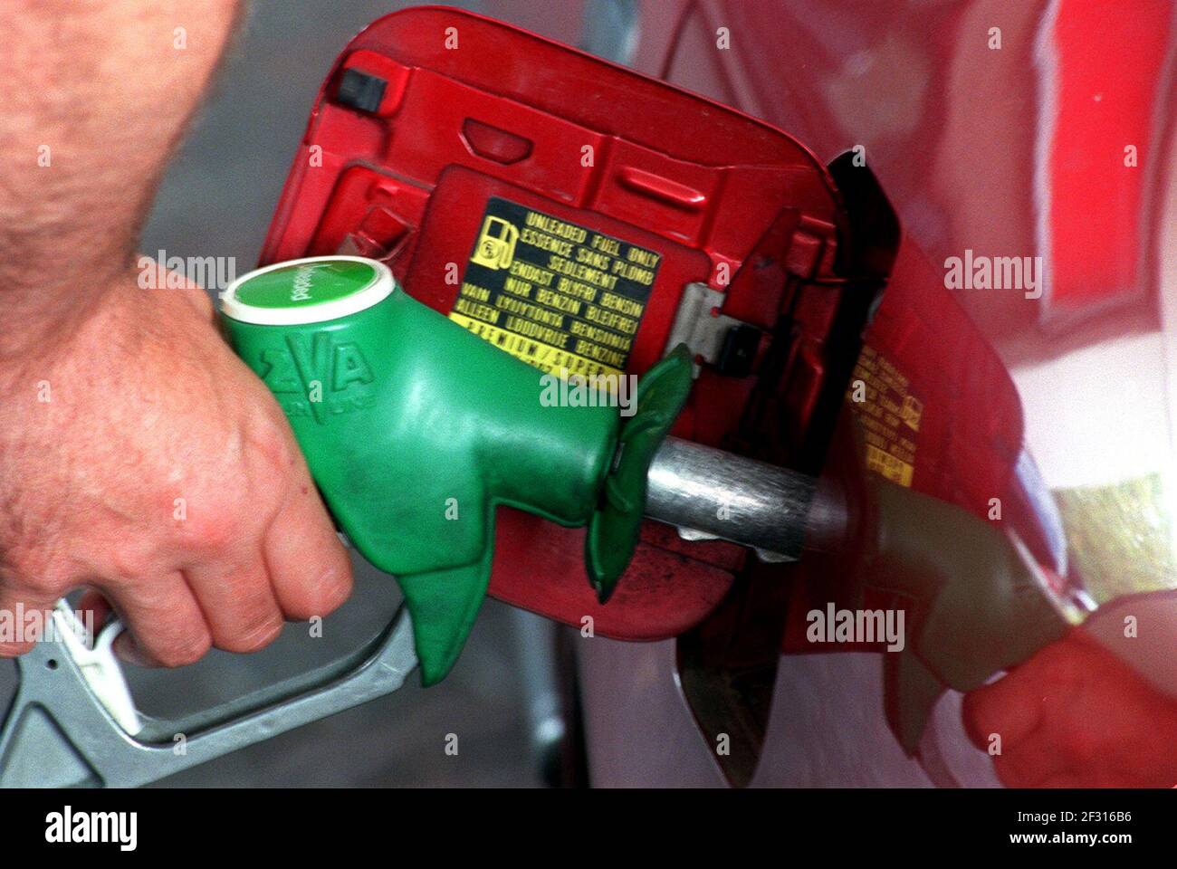 MOTORISTS FILLING UP WITH FUEL AT THE ESSO PETROL STATION IN RAYNES PARK. Stock Photo