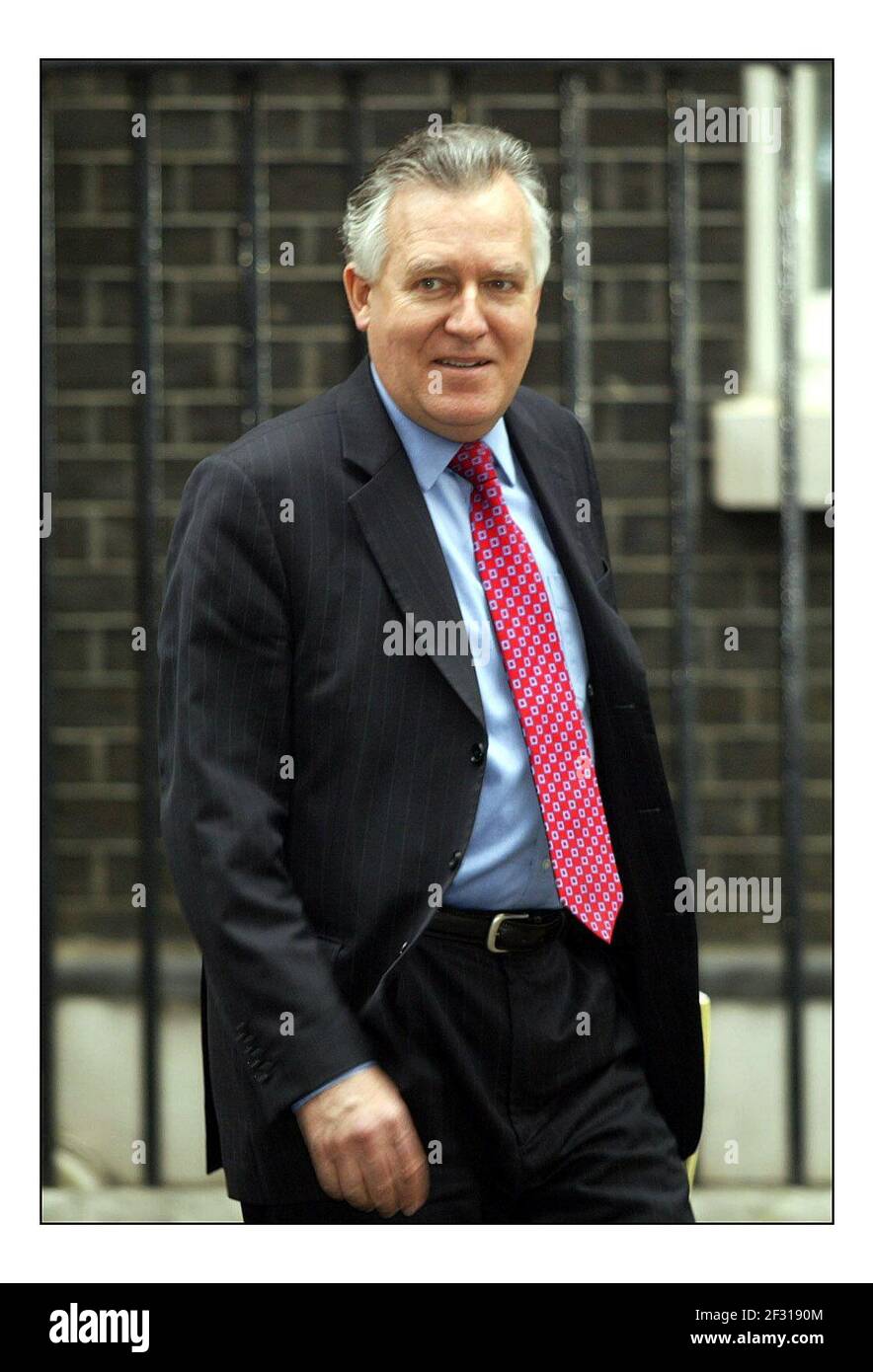 Peter Hain.....The Cabinet arrive and depart Downing st for the last Cabinet meeting before the upcoming election.pic David Sandison 31/3/2005 Stock Photo