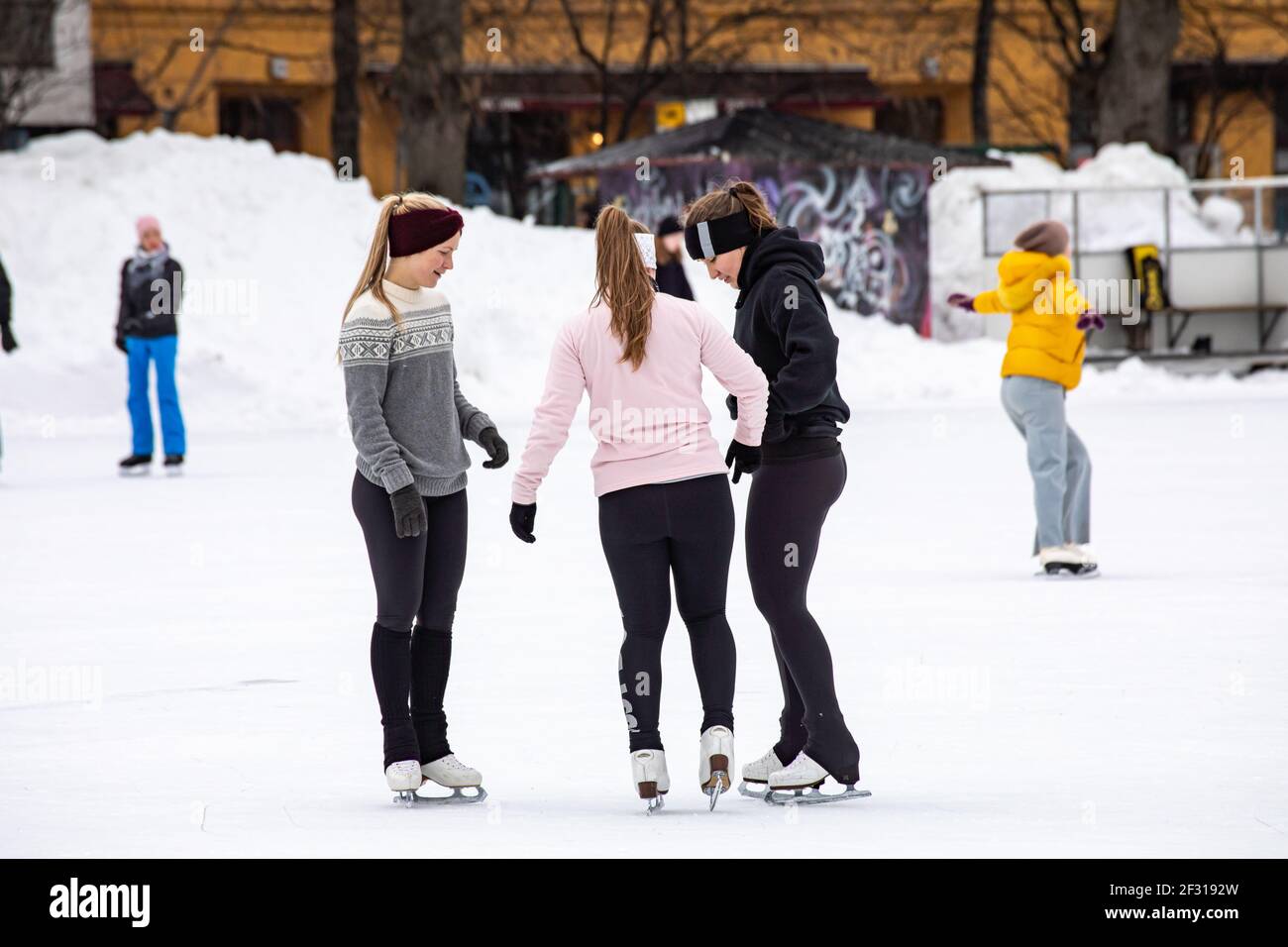 Figure skates girls deals