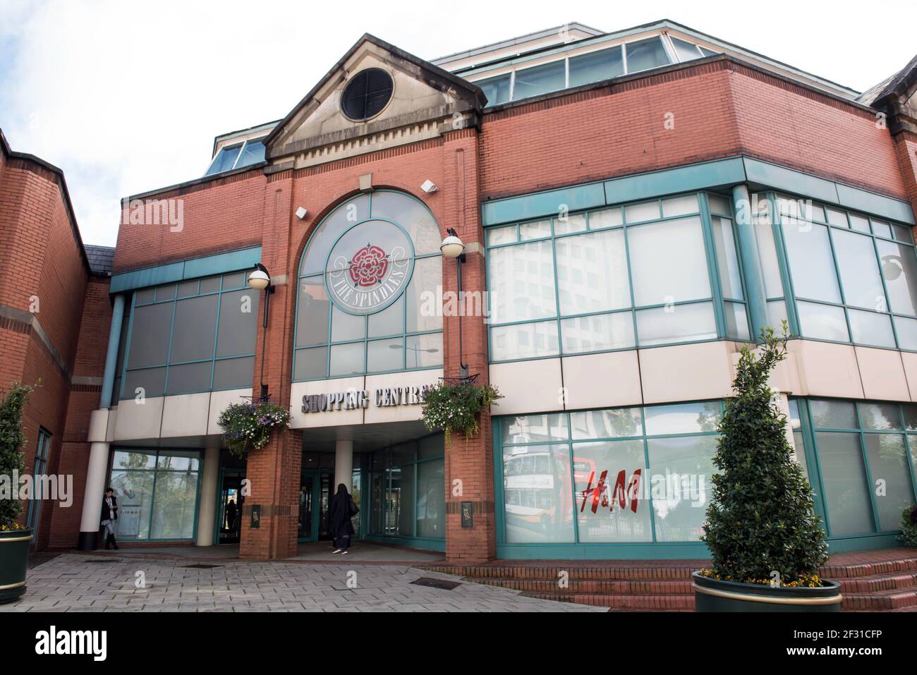 Oldham Town Centre. PIC shows Spindles and Town Square Shopping Centre Stock Photo Alamy