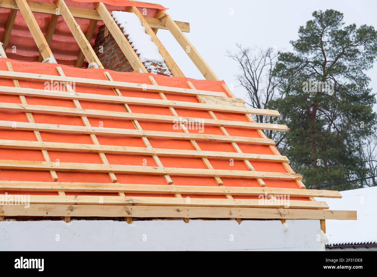 Installing roof boards and vapor barriers for metal tiles in winter