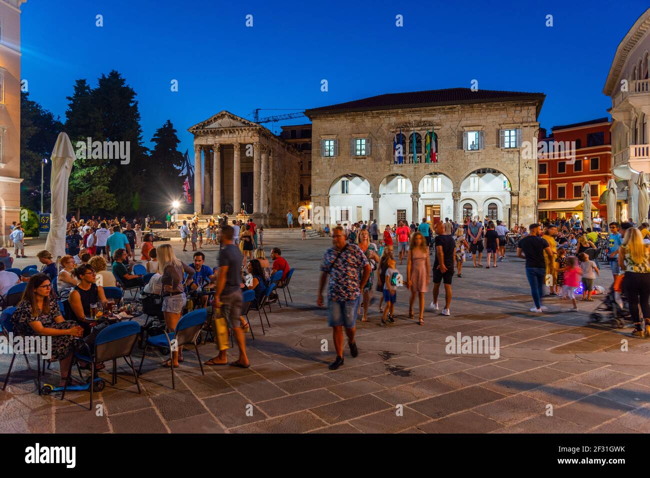 Roman Nightlife Hi res Stock Photography And Images Alamy roman-nightlife-hi-res-stock-photography-and-images-alamy