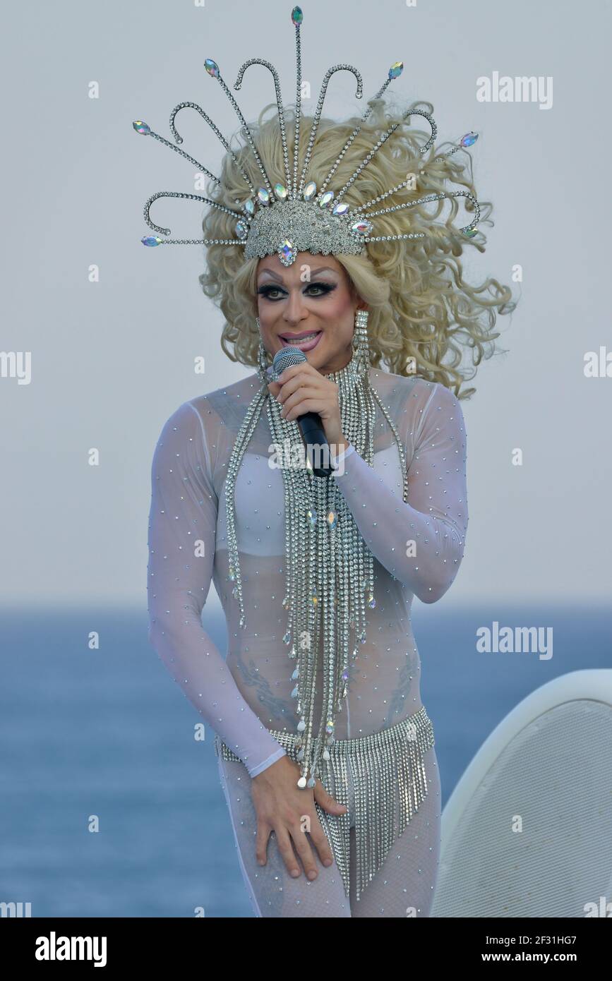 Jackie o’ beach club hires stock photography and images Alamy