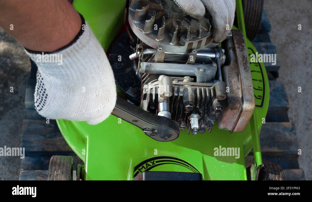 Old lawn mower hires stock photography and images Alamy