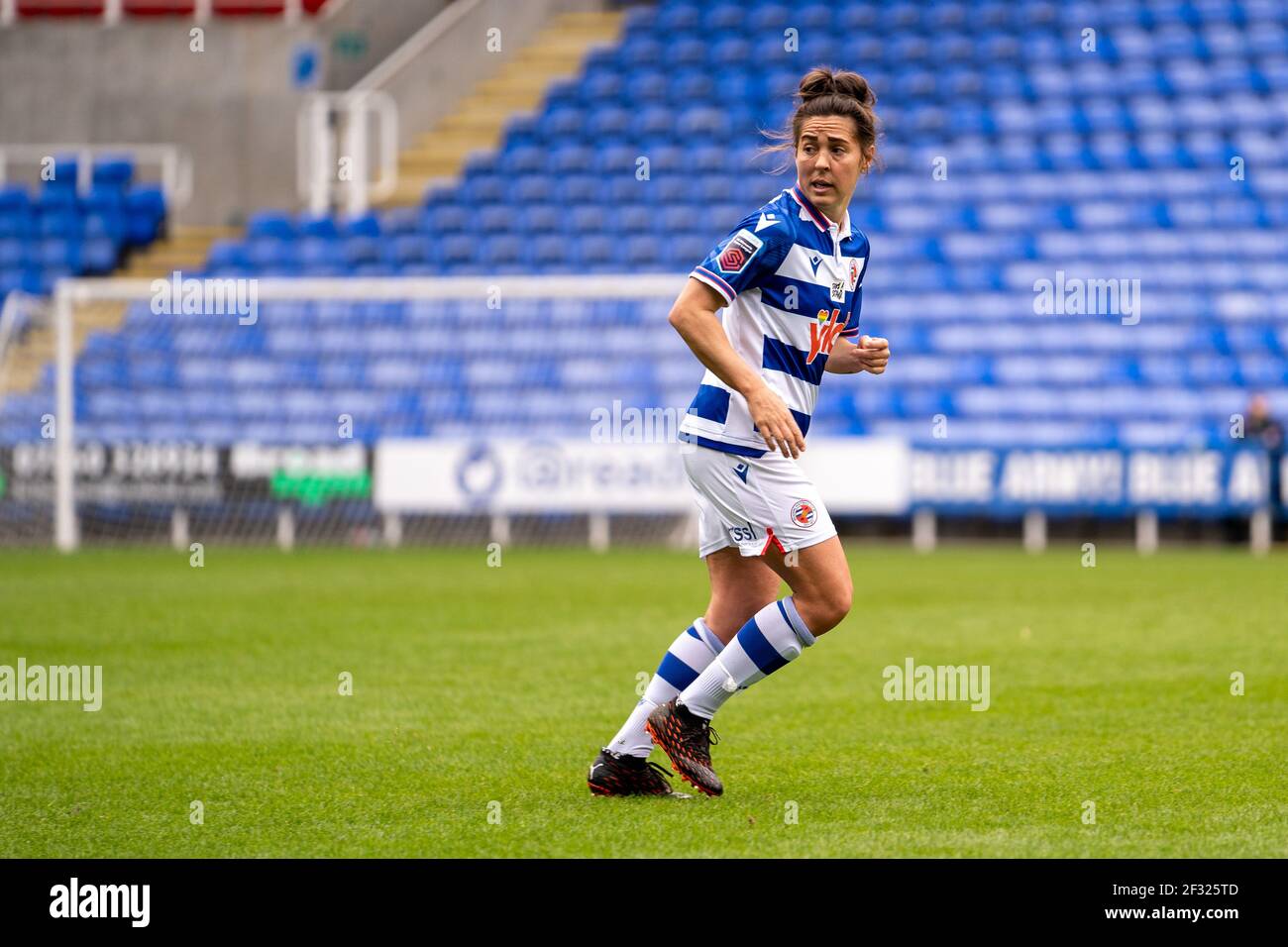 Fara williams reading hi-res stock photography and images - Alamy