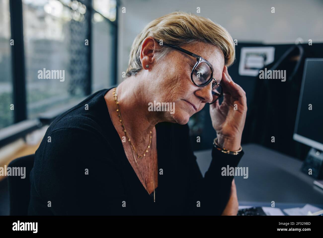 Desk job stress hi-res stock photography and images - Alamy