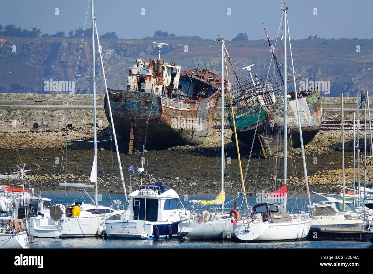 Port of Camaret-sur-Mer with ship cemetery on the Crozon peninsula, department of Finistere Penn ar Bed, region of Brittany Breizh, Atlantic coast Stock Photo