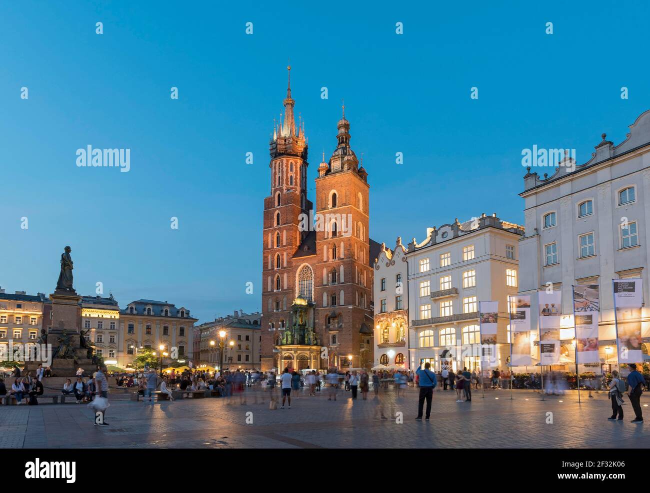 St Mary S Basilica Kosciol Mariacki And Main Market Square Rynek Glowny In Krakow Poland