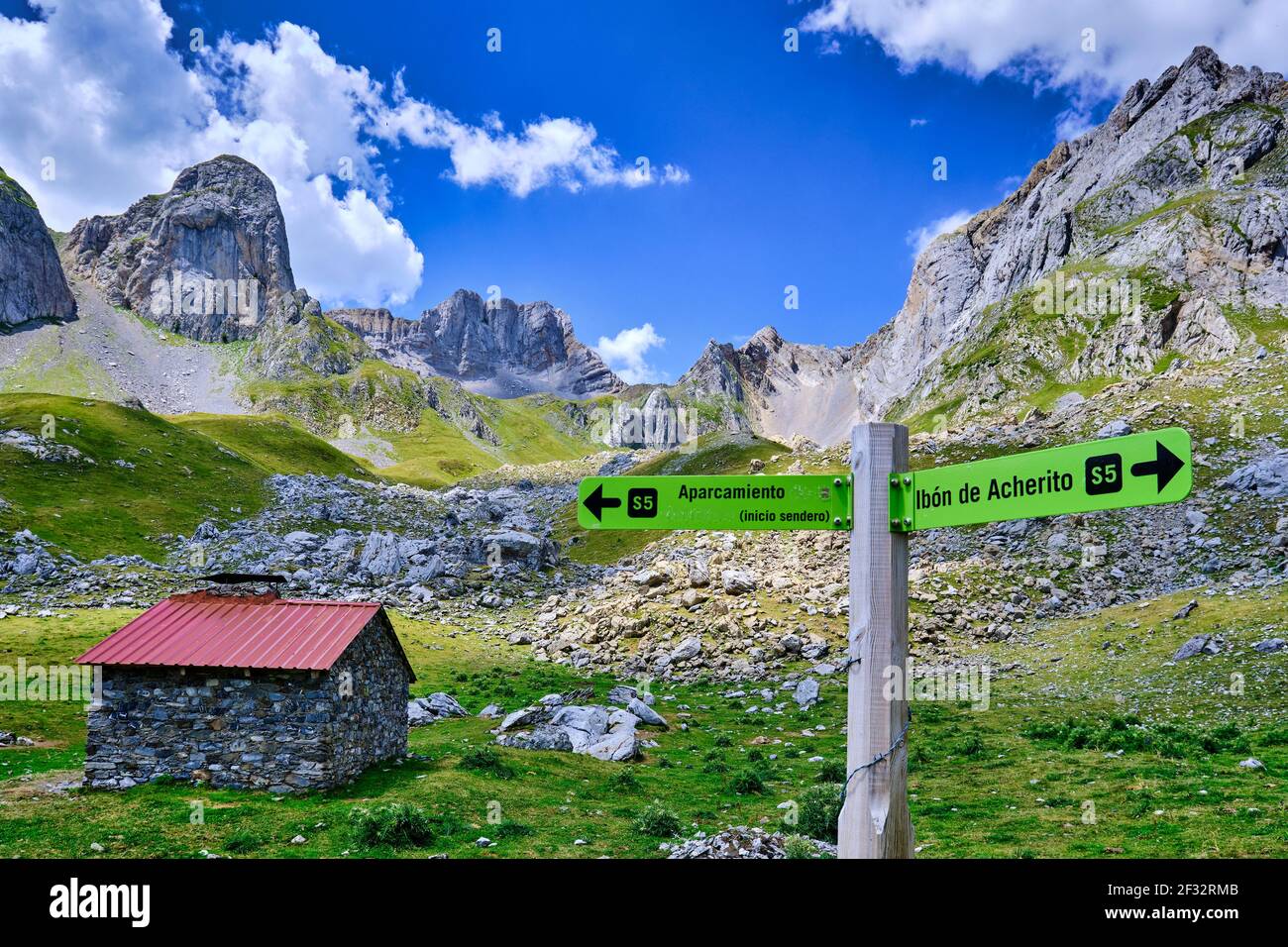 Mountains  landscape and a cabin and signs in Ibon de Acherito route. Valles Occidentales Natural Park. Hecho valley. Pyrenees mountain Range, Huesca, Stock Photo