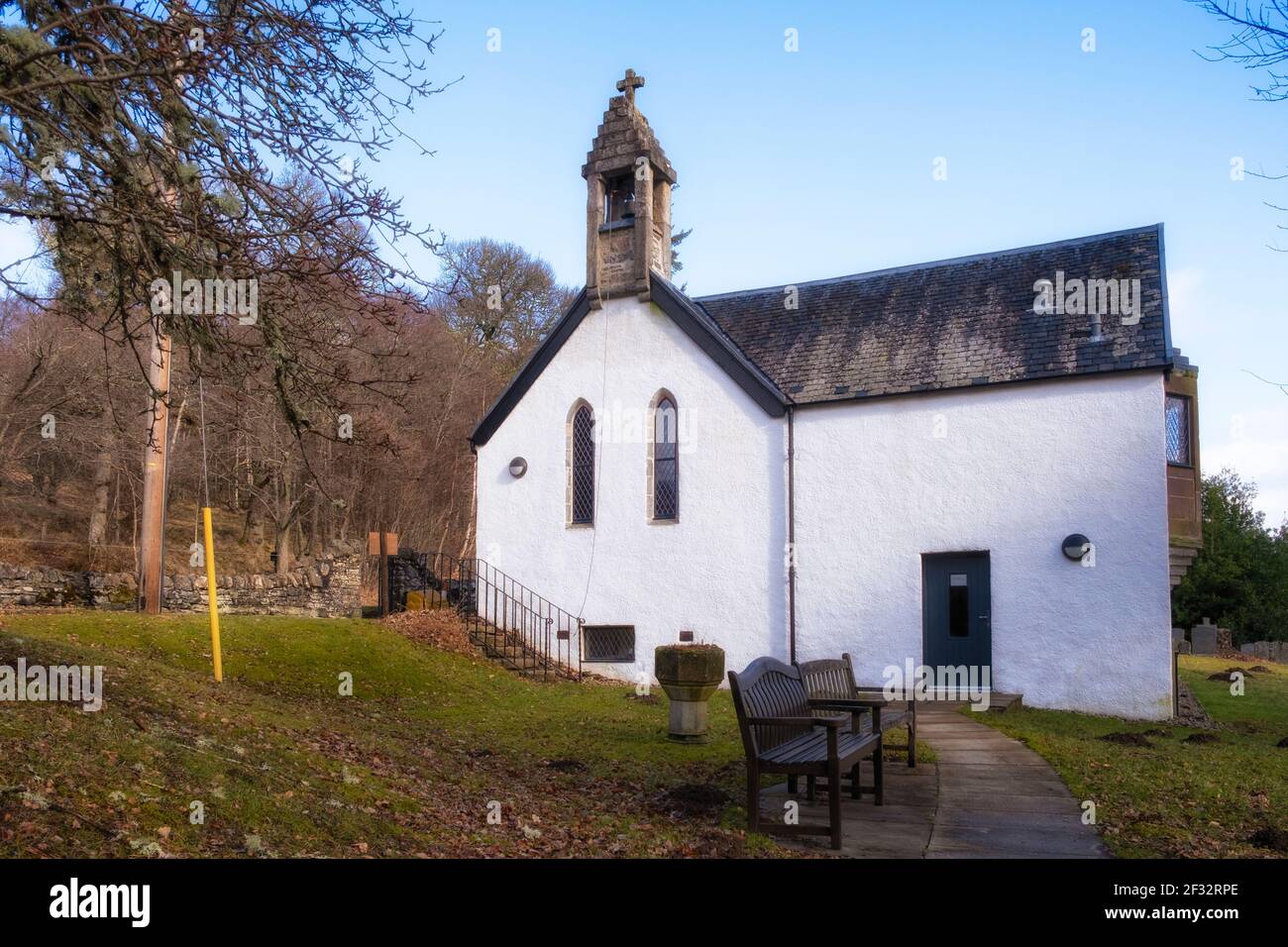 St Ninian's Chapel in Balnain sits on the main road between Drumnadrochit and Cannich and directly on the shore of Loch Meiklie.  An absolutely idylli Stock Photo