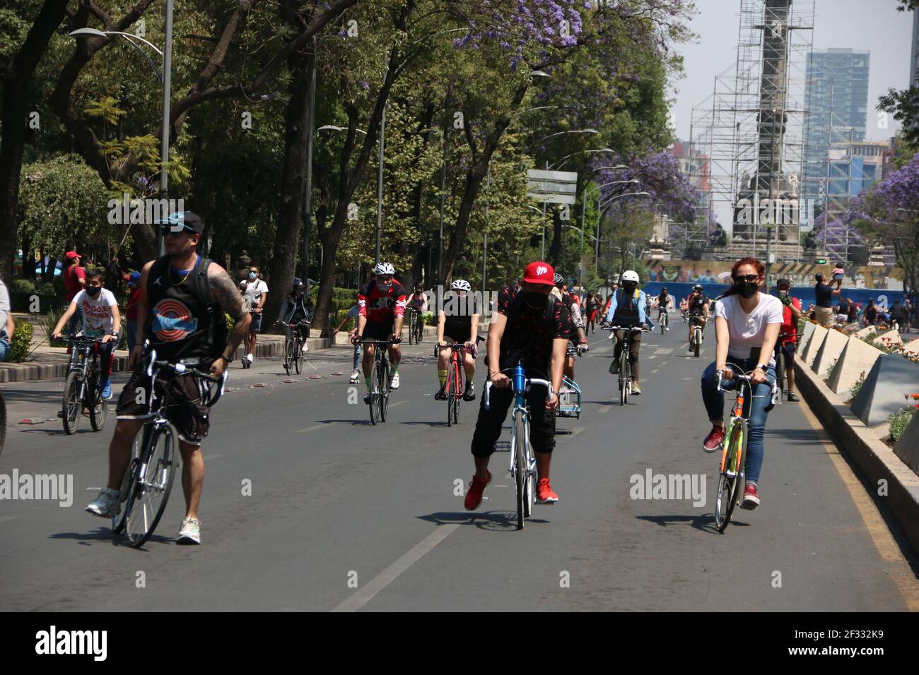 Reforma mexico city cycle hi-res stock photography and images - Alamy