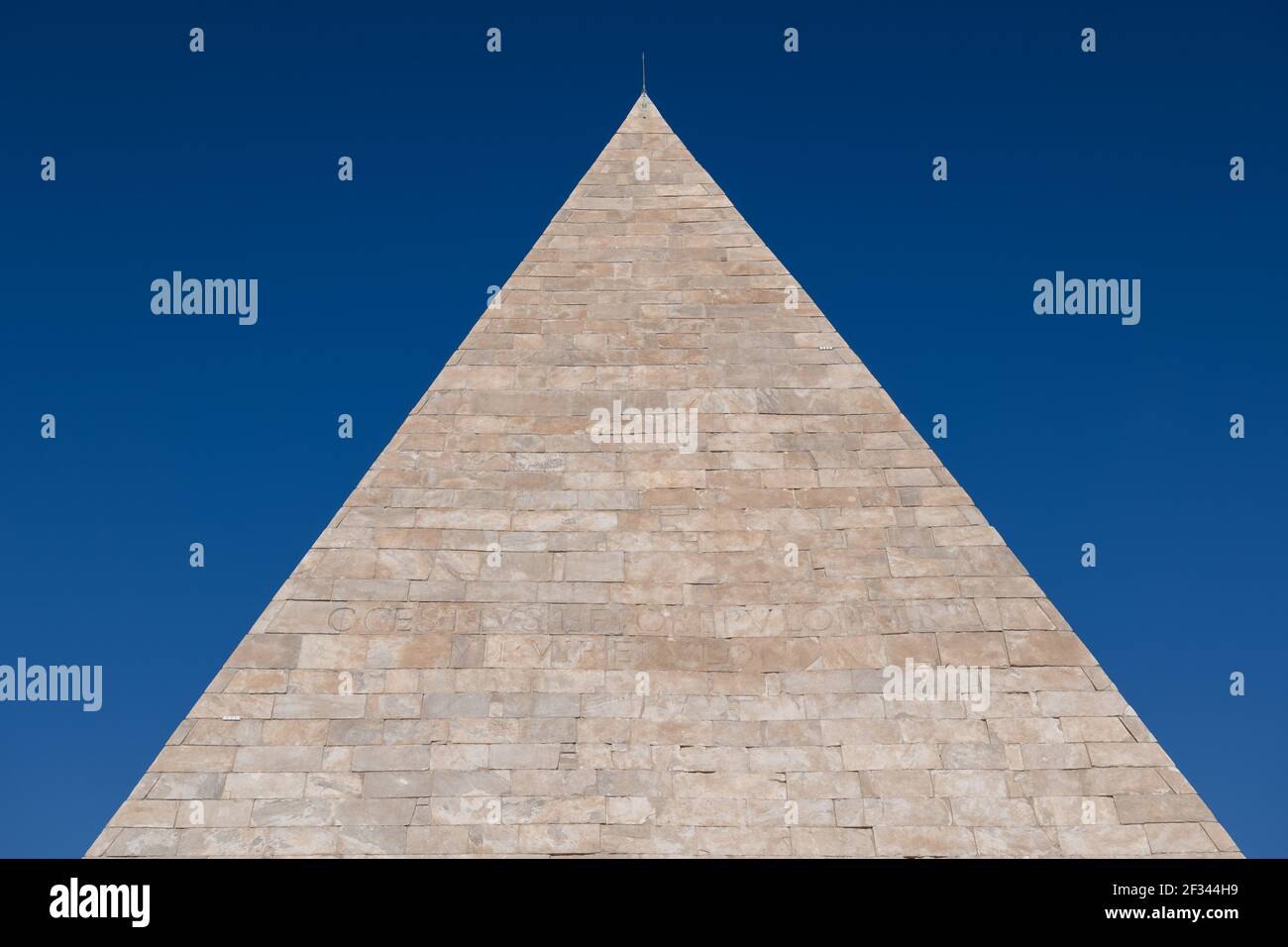 Tomb pyramid hi-res stock photography and images - Alamy