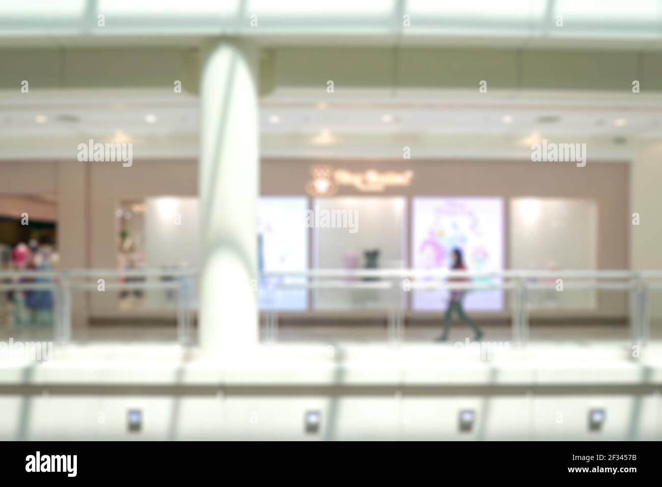 Shopping mall blur background hi-res stock photography and images - Alamy