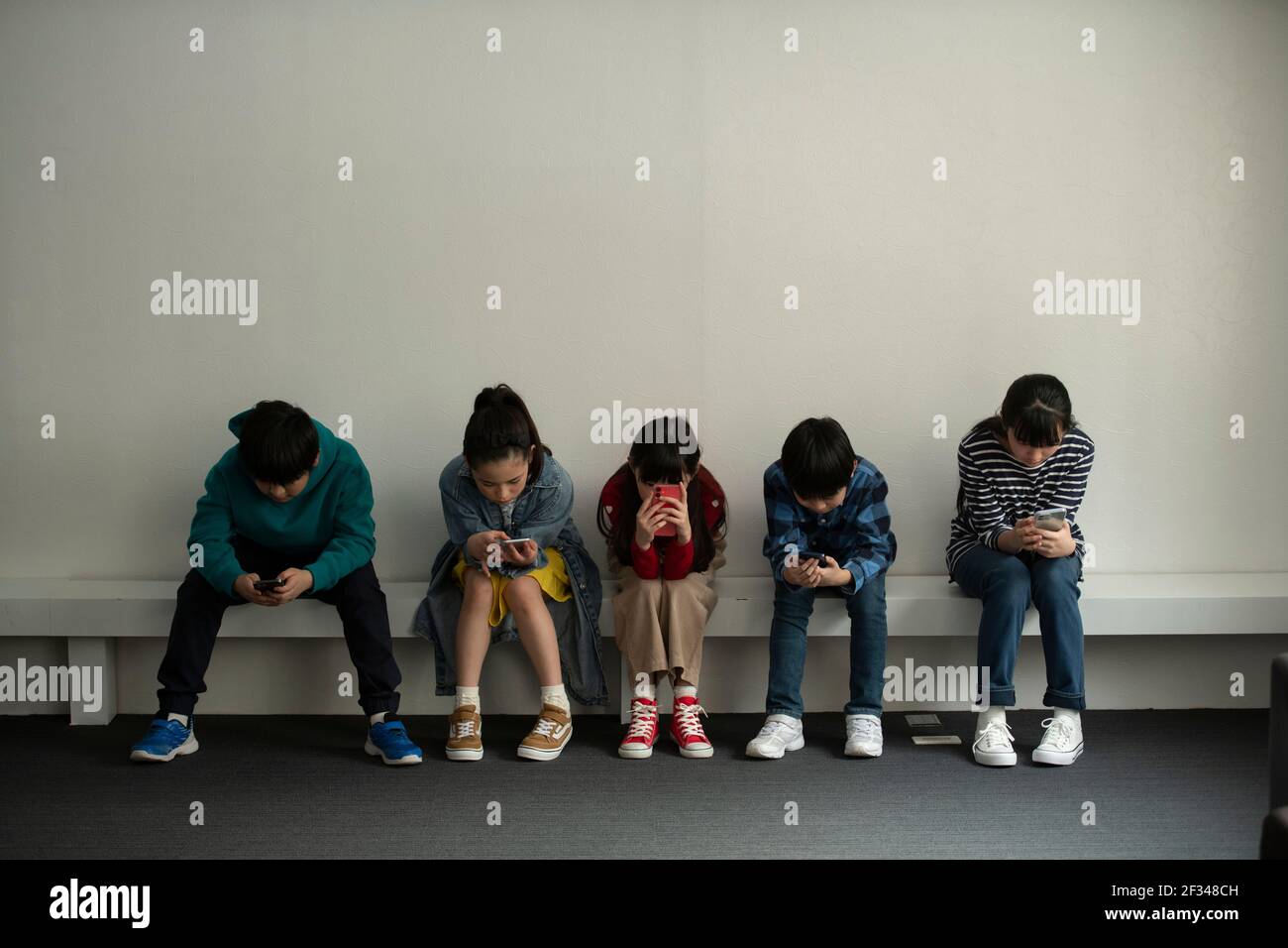 Children Obsessed with Smartphone Stock Photo Alamy