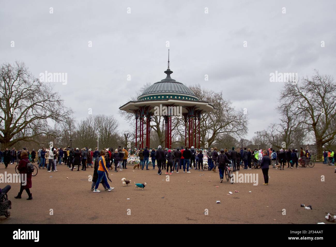 Crowds of people at Clapham Common Bandstand paying tribute to Sarah Everard Stock Photo