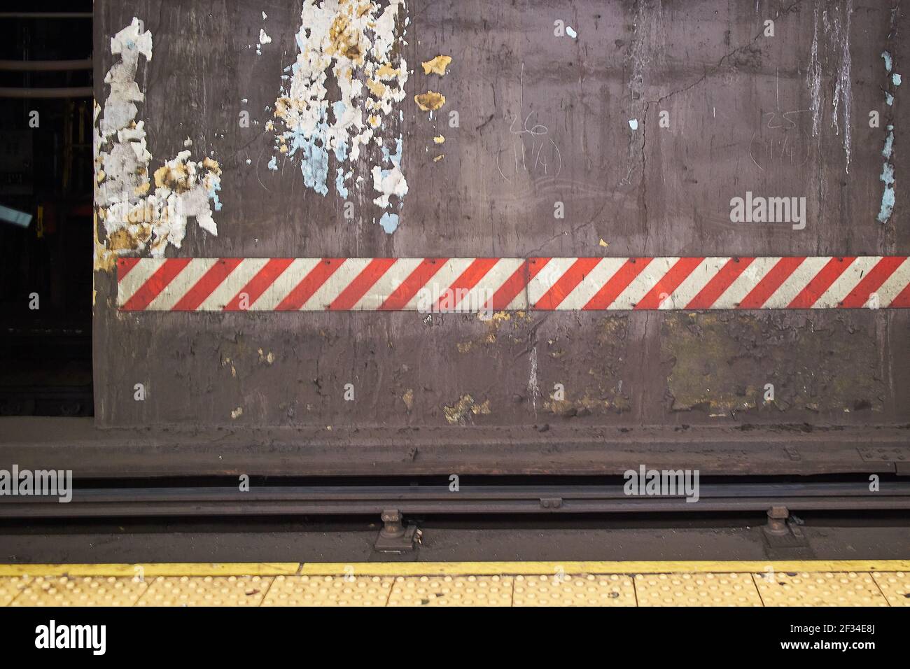 Dark urban scene hi-res stock photography and images - Alamy