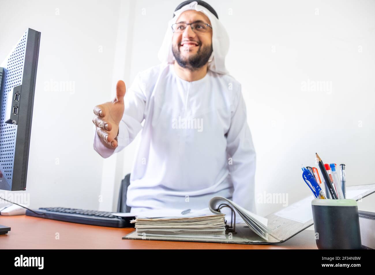 Arabic muslim manager standing to weclome his guest Stock Photo - Alamy