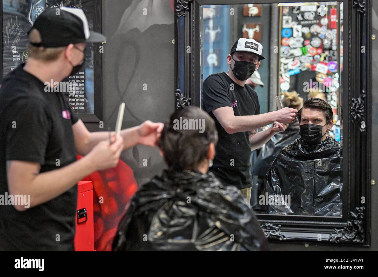 Barber in cardiff arcade hires stock photography and images Alamy