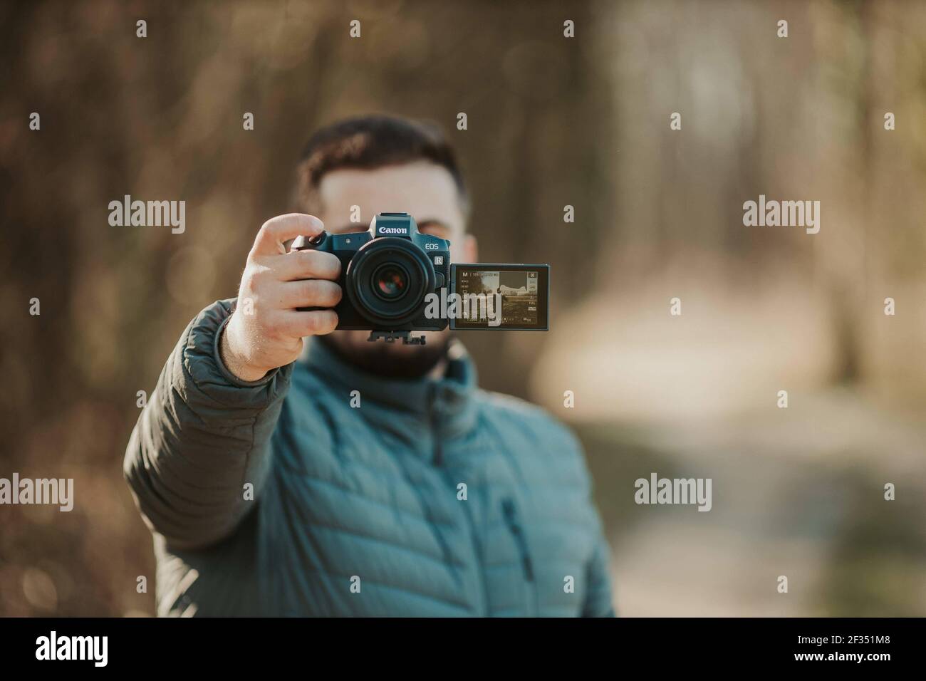Camera articulating screen hires stock photography and images Alamy
