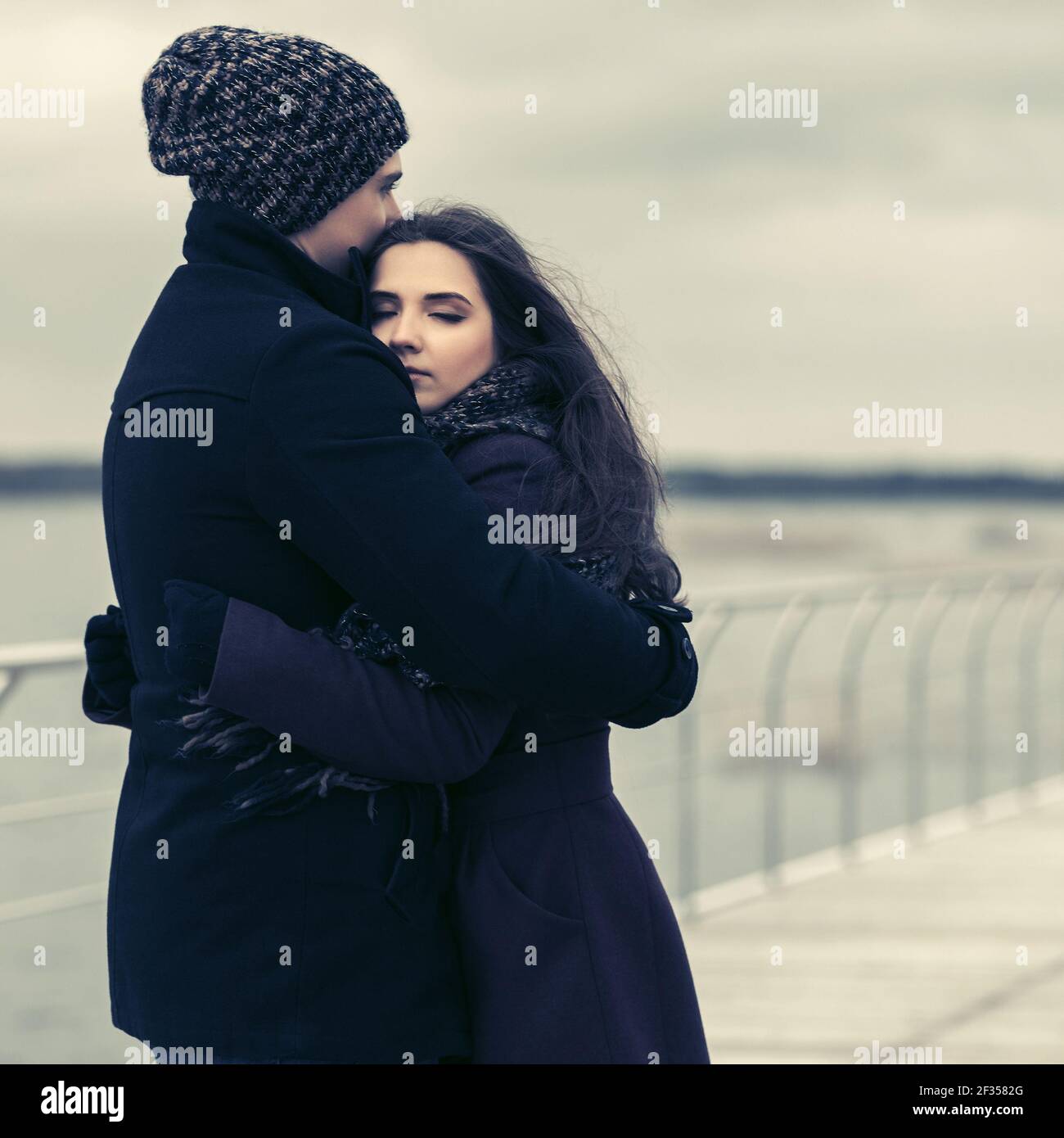Couple black man white woman model hi-res stock photography and images ...