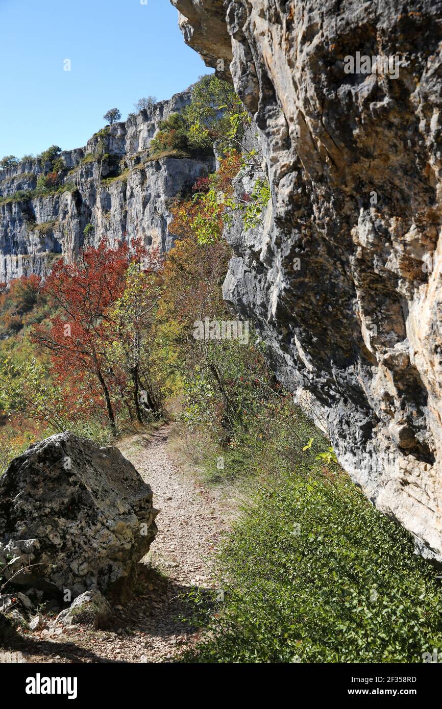 Brengues (south of France): the Cele Valley on the hiking trail GR65, pilgrimage route “via Podiensis”, on the Way of St. James (Santiago de Compostel Stock Photo