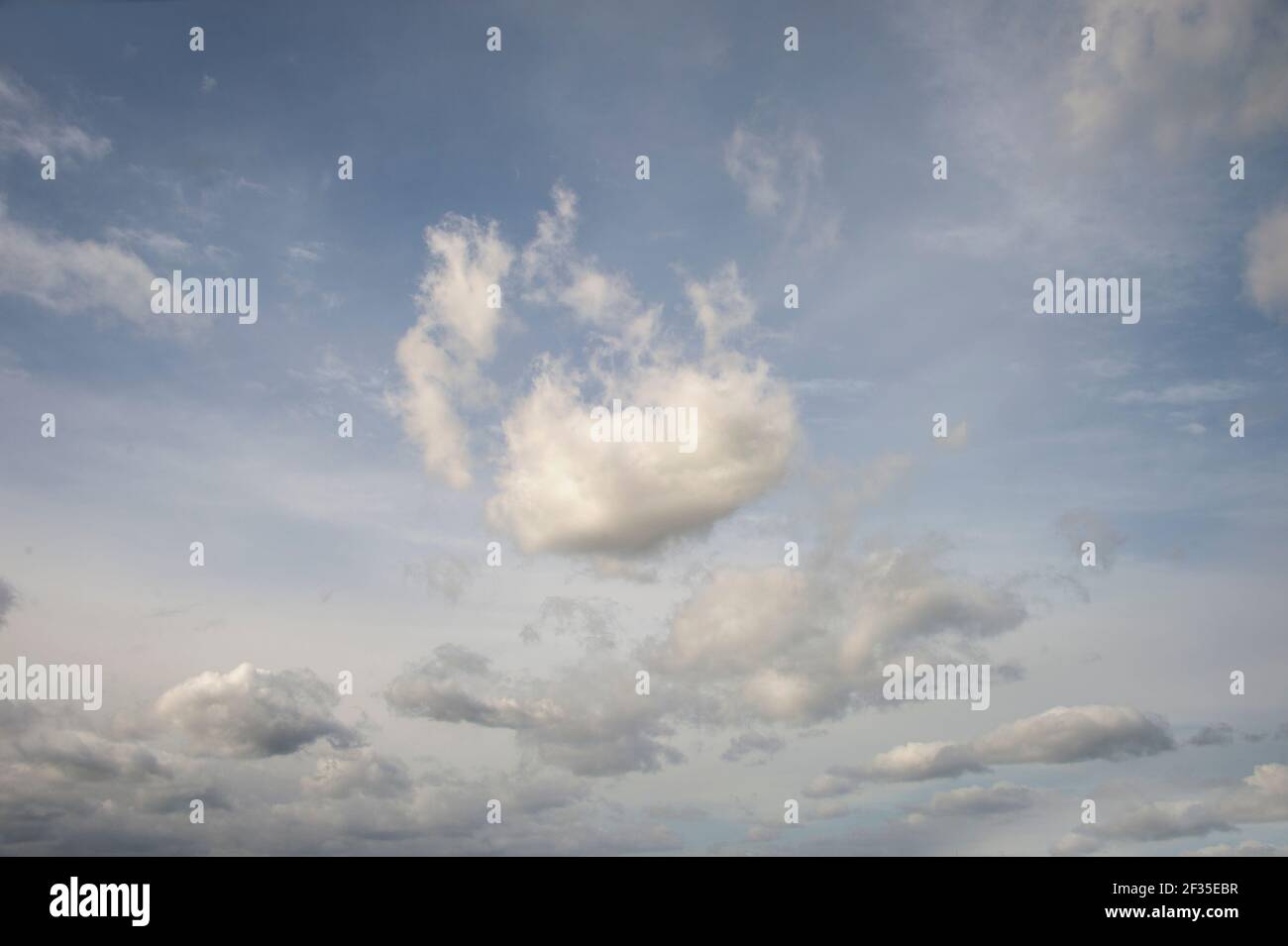 Wallpaper sky hi-res stock photography and images - Alamy