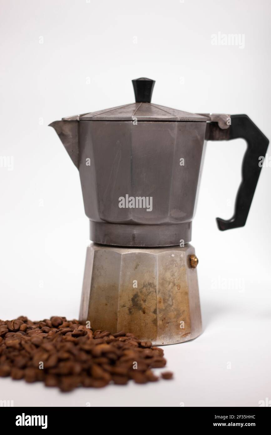 https://c8.alamy.com/comp/2F35HHC/geyser-coffee-maker-or-moka-pot-isolated-on-white-background-with-coffee-beans-nearby-2F35HHC.jpg