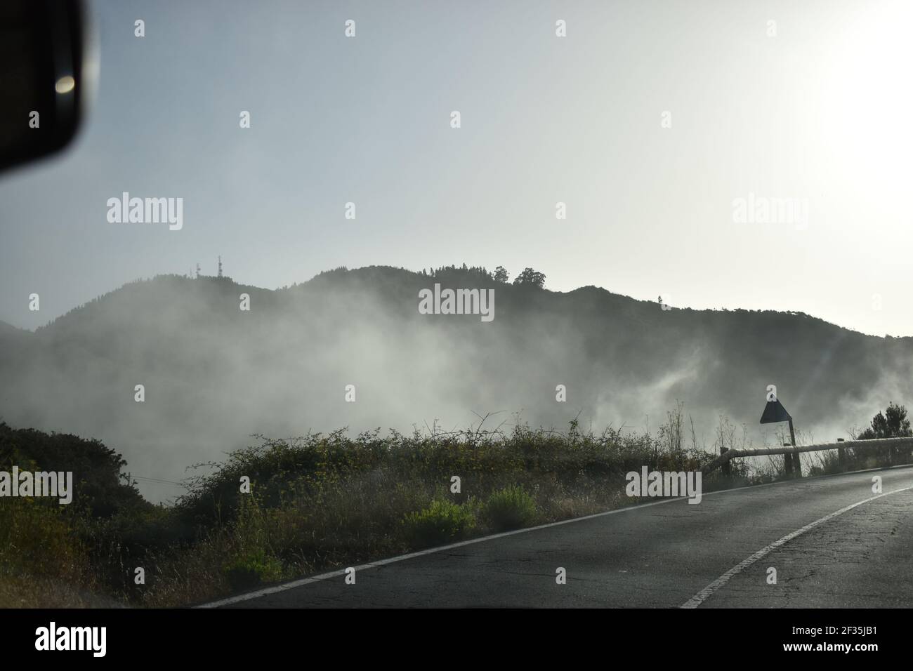 Foggy mountain road hi-res stock photography and images - Alamy