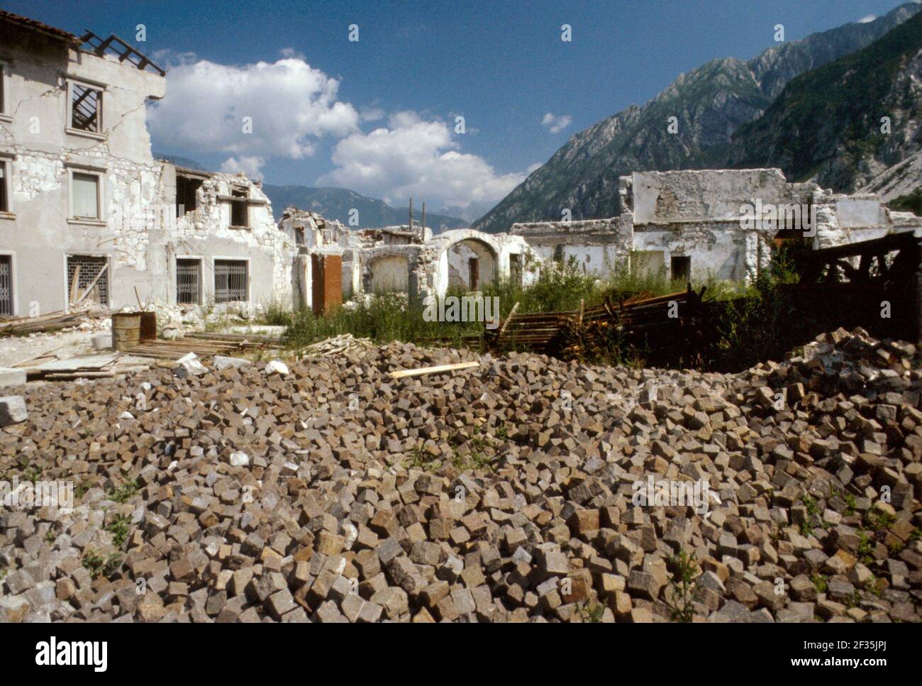 Reconstruction in Friuli (Northern Italy) after the earthquake of May 1976, remaking of the ancient medieval walls of Venzone village  with the original stones (February 1980) Stock Photo