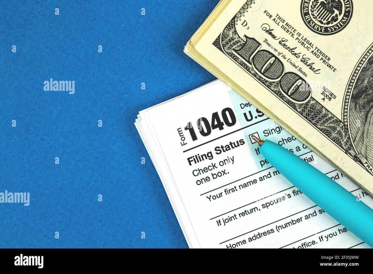 Tax form 1040 close up hi-res stock photography and images - Alamy