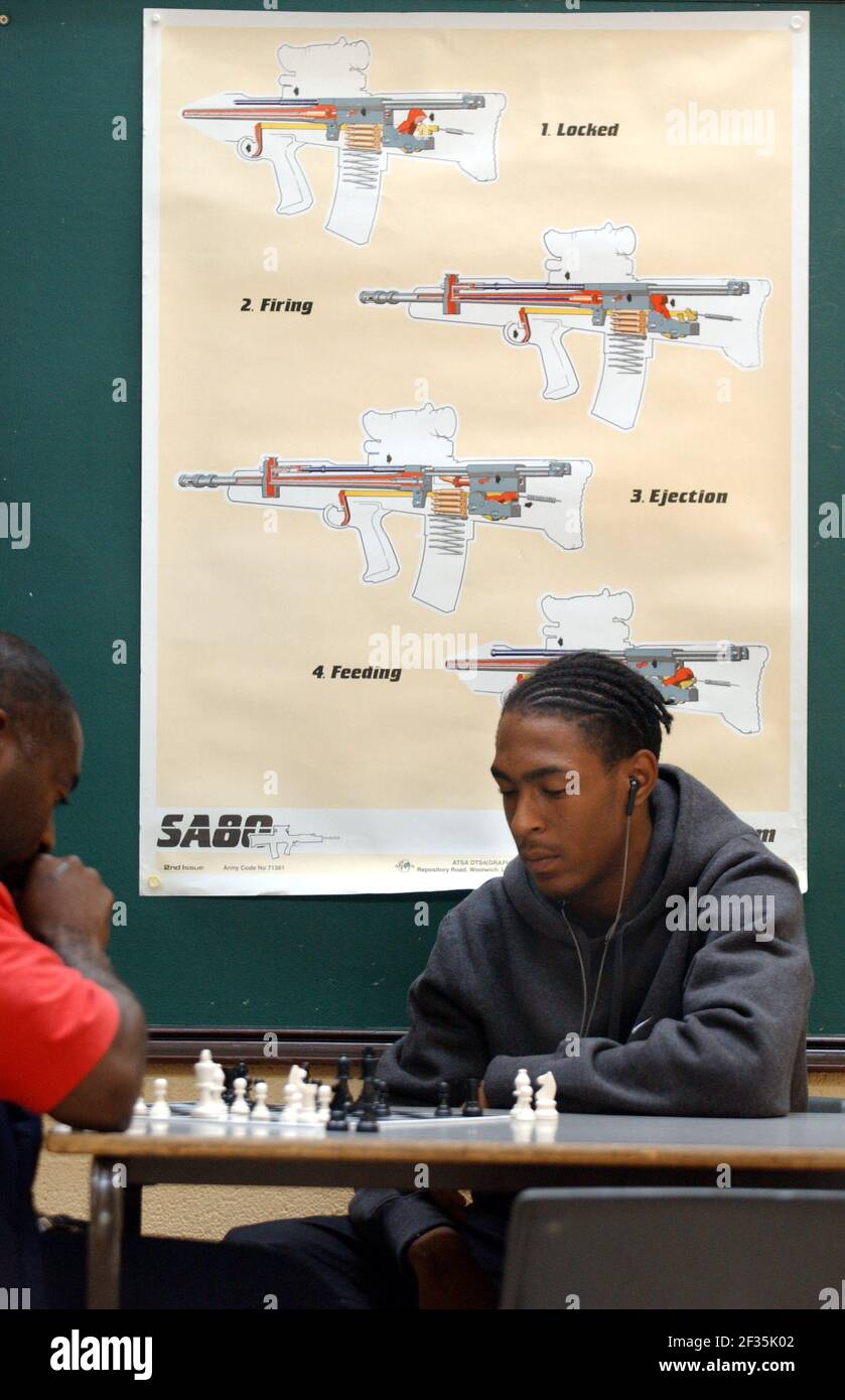 BOYS PLAYING CHESS AT THE TRINITY COLLEGE CENTRE IN PECKHAM.23/9/05 TOM PILSTON Stock Photo