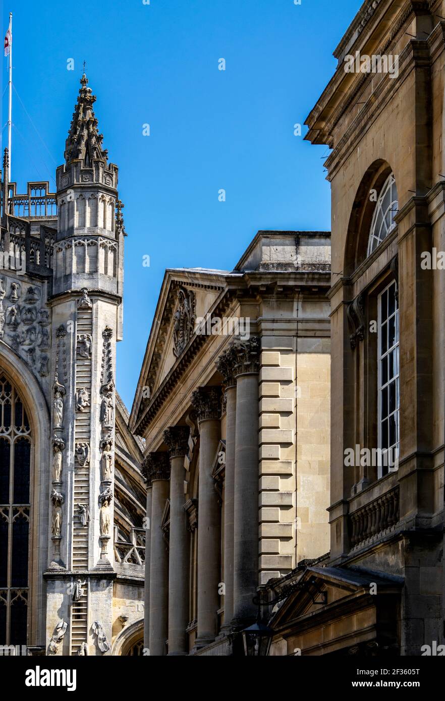 The amazing architecture of Bath Abbey, showing the ladders with climbing angels Stock Photo