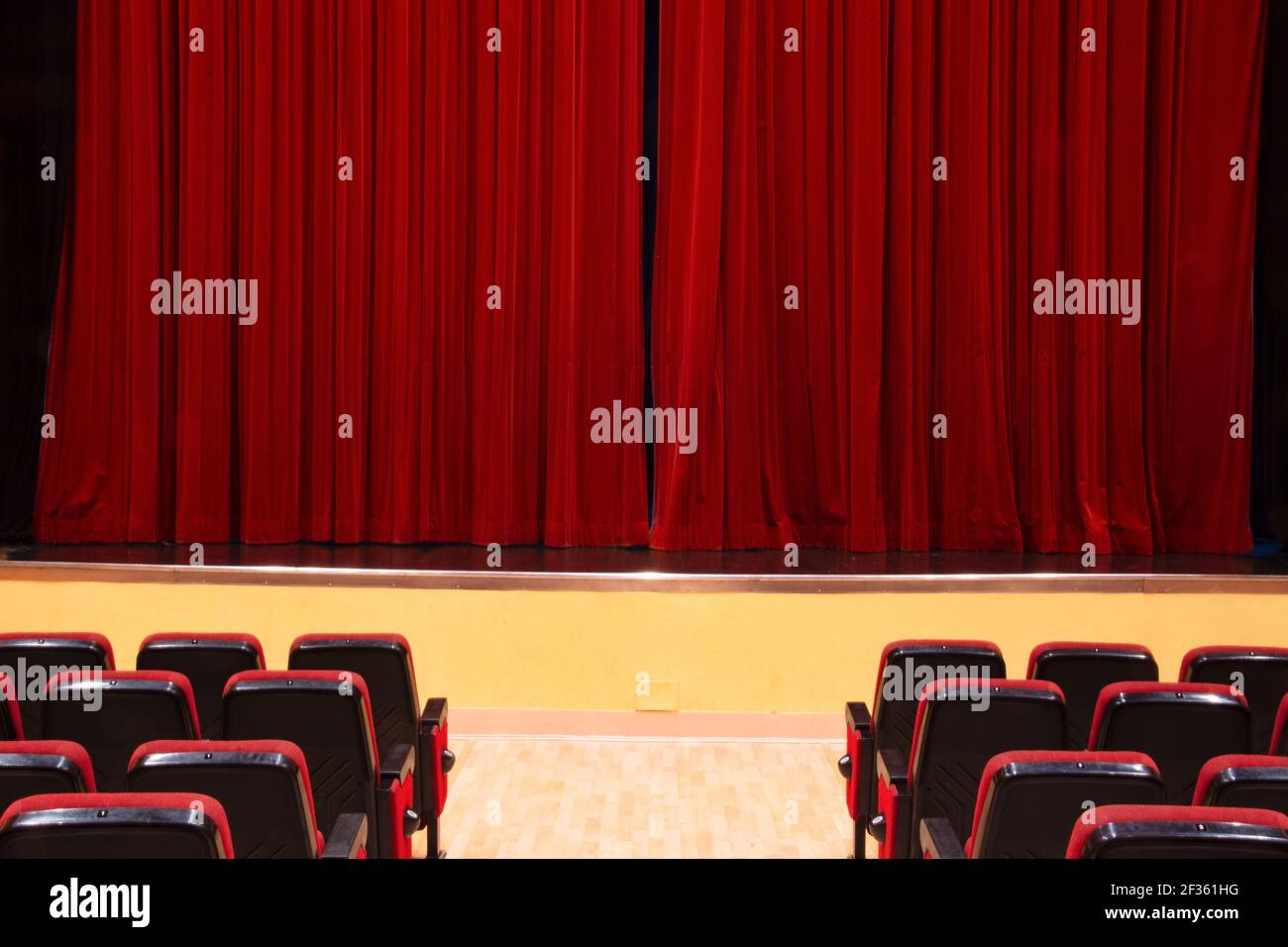 Empty stage 1920s hi-res stock photography and images - Alamy